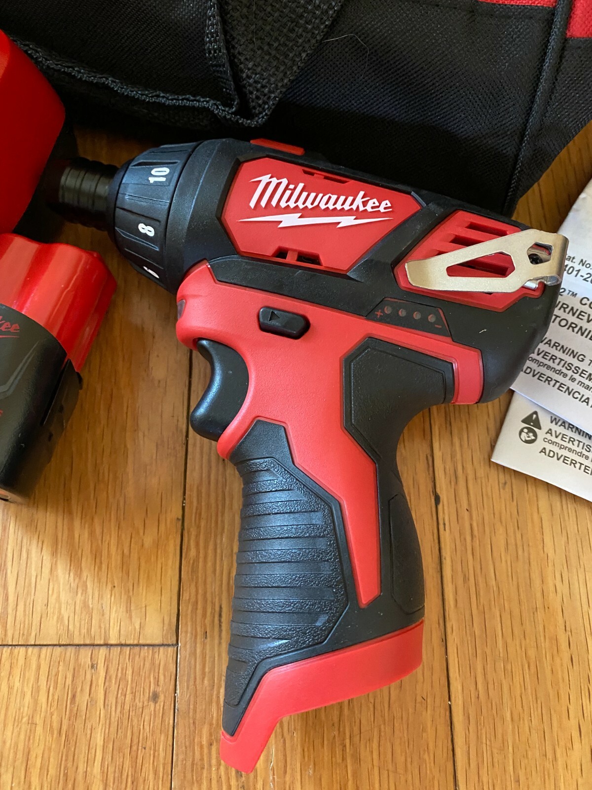 Milwaukee M12 12-Volt Cordless Screwdriver with Battery, Charger, Tool Bag – NEW