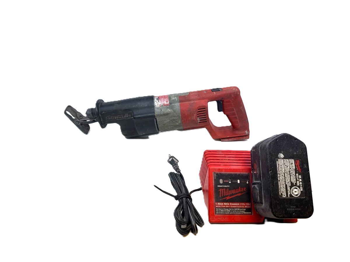Milwaukee Sawzall Reciprocating Saw 6515-20 W/Battery & Charger (RO1065024)
