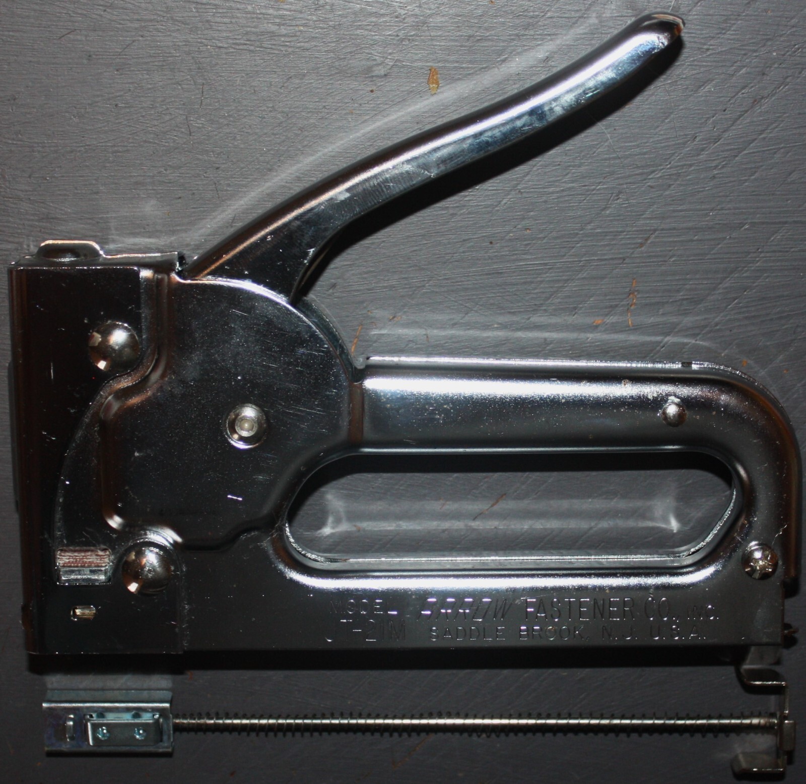 Vintage ARROW Fastener Company Model JT-21M Staple Gun. VG For JT-21 T-27 Staple