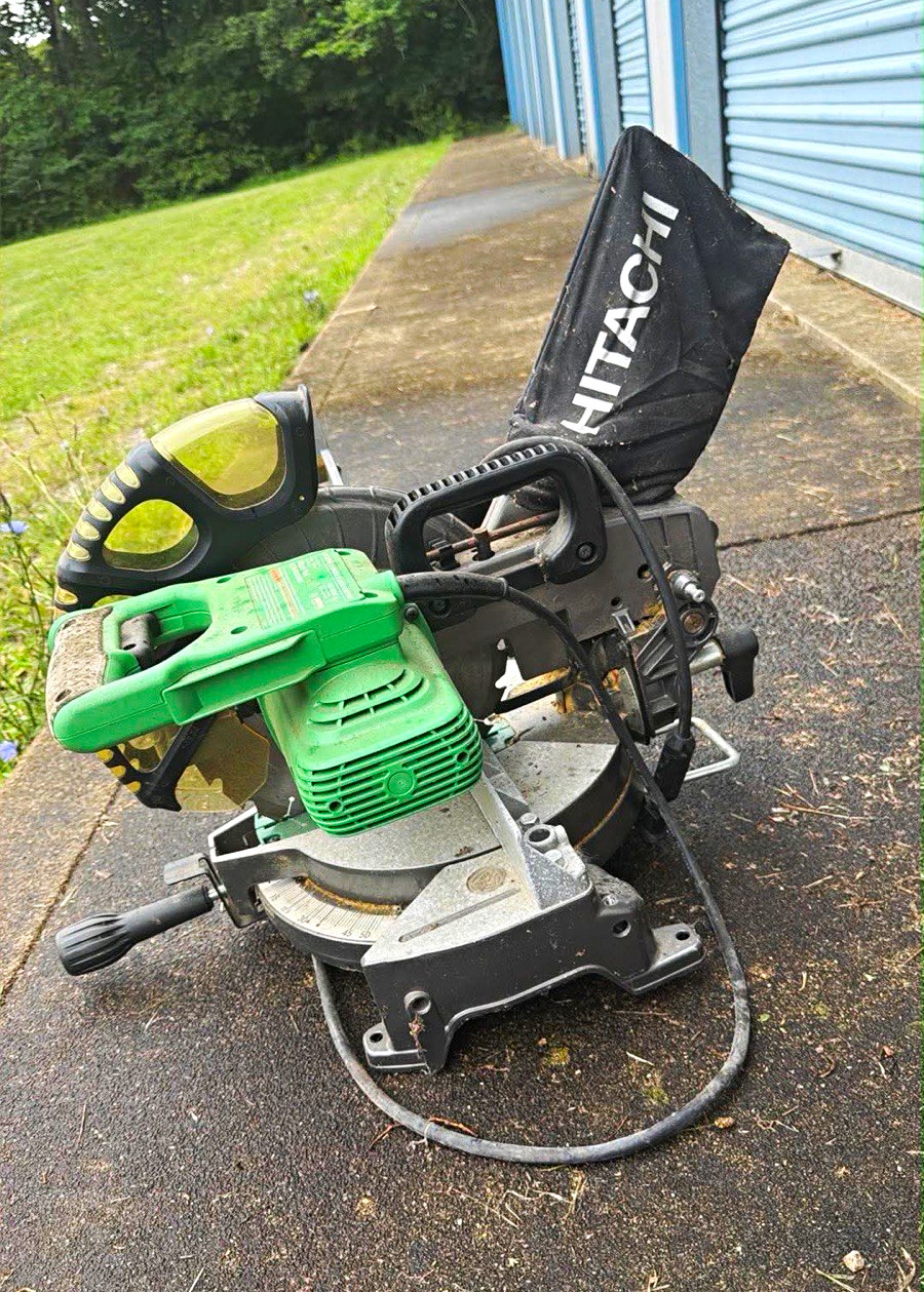 Hitachi 12 in Corded Electric Compound Miter Saw w/ Dust Bag Green/Black