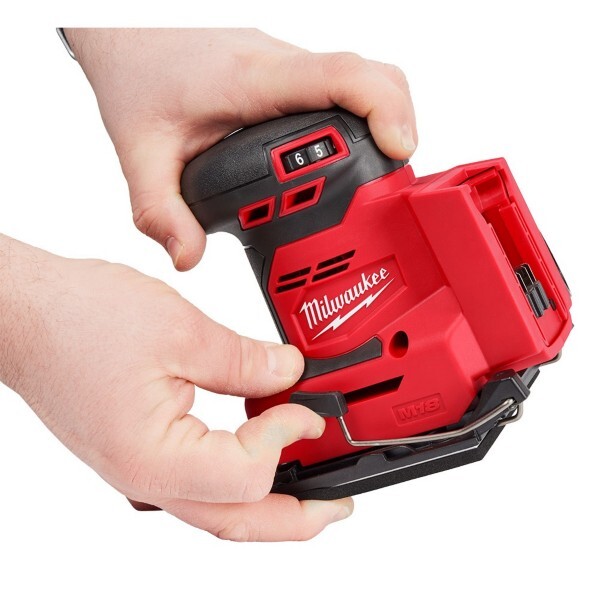 Milwaukee CANADA 18V Li-Ion Cordless Orbital 1/4 Sheet Sander (Tool Only)