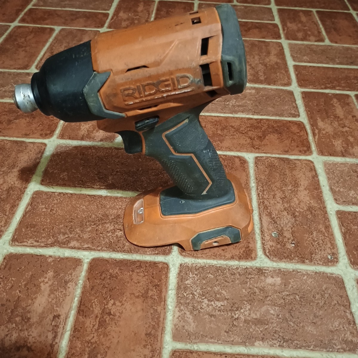 RIDGID R86002 – 18V Lithium-Ion Cordless 1/4-inch Impact Driver (Tool Only)