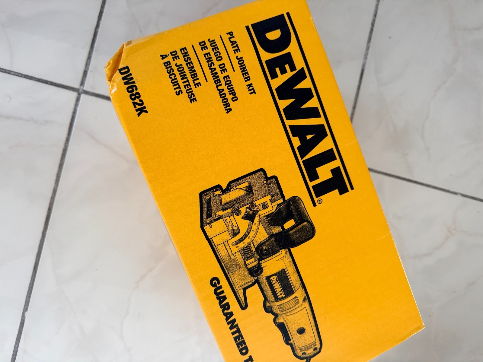 DEWALT Biscuit Joiner, 6.5 Amp, 10,000 RPM, Retractable 45 Degree Notch, DW682K