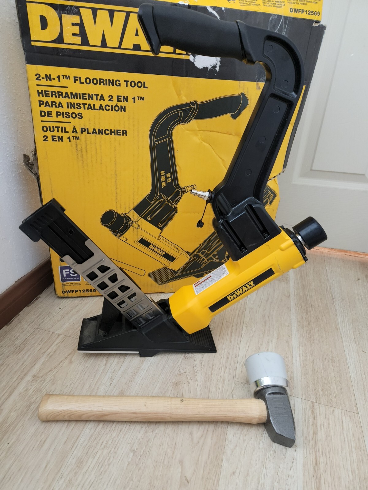 DEWALT 2-in-1 16-Gauge Nailer/15-1/2-Gauge Stapler Flooring Tool DWFP12569