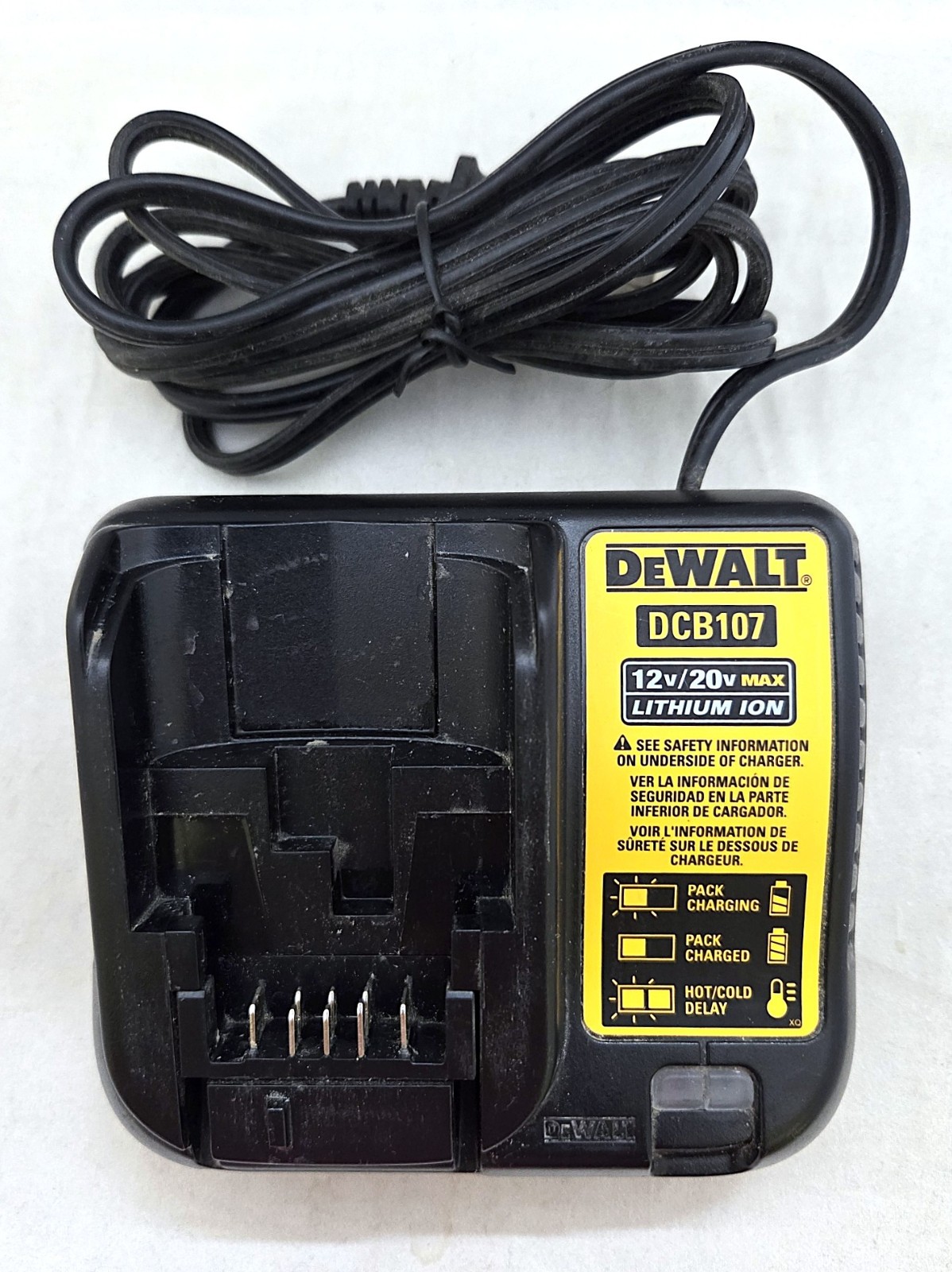 DeWALT DCB107 12v/20v Max Lithium-Ion BATTERY CHARGER