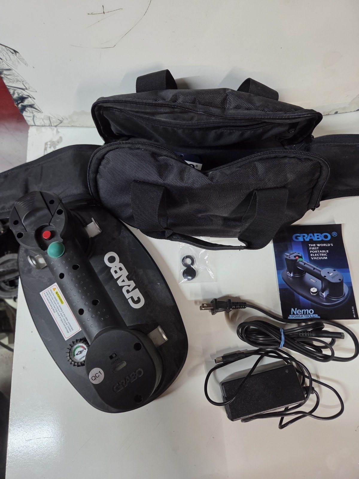 GRABO Nemo Portable Electric Vacuum Lifter w/ Bag, Charger, 14.8V 2.6Ah