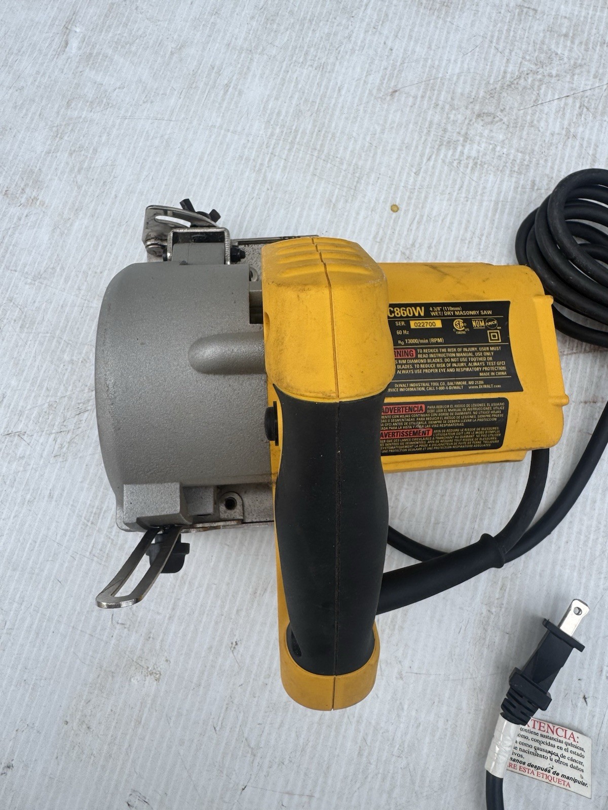 DEWALT 4-3/8 Inch Wet And Dry Tile And Stone Masonry Saw Corded 120 Volt Dwc860w