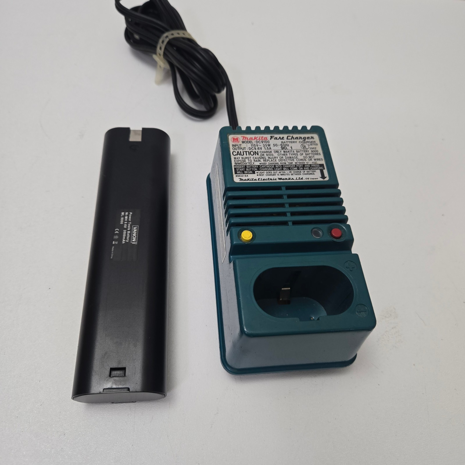 MAKITA DC9700 35W FAST CHARGE BATTERY CHARGER WITH AFTER MARKET 9.6V BATTERY