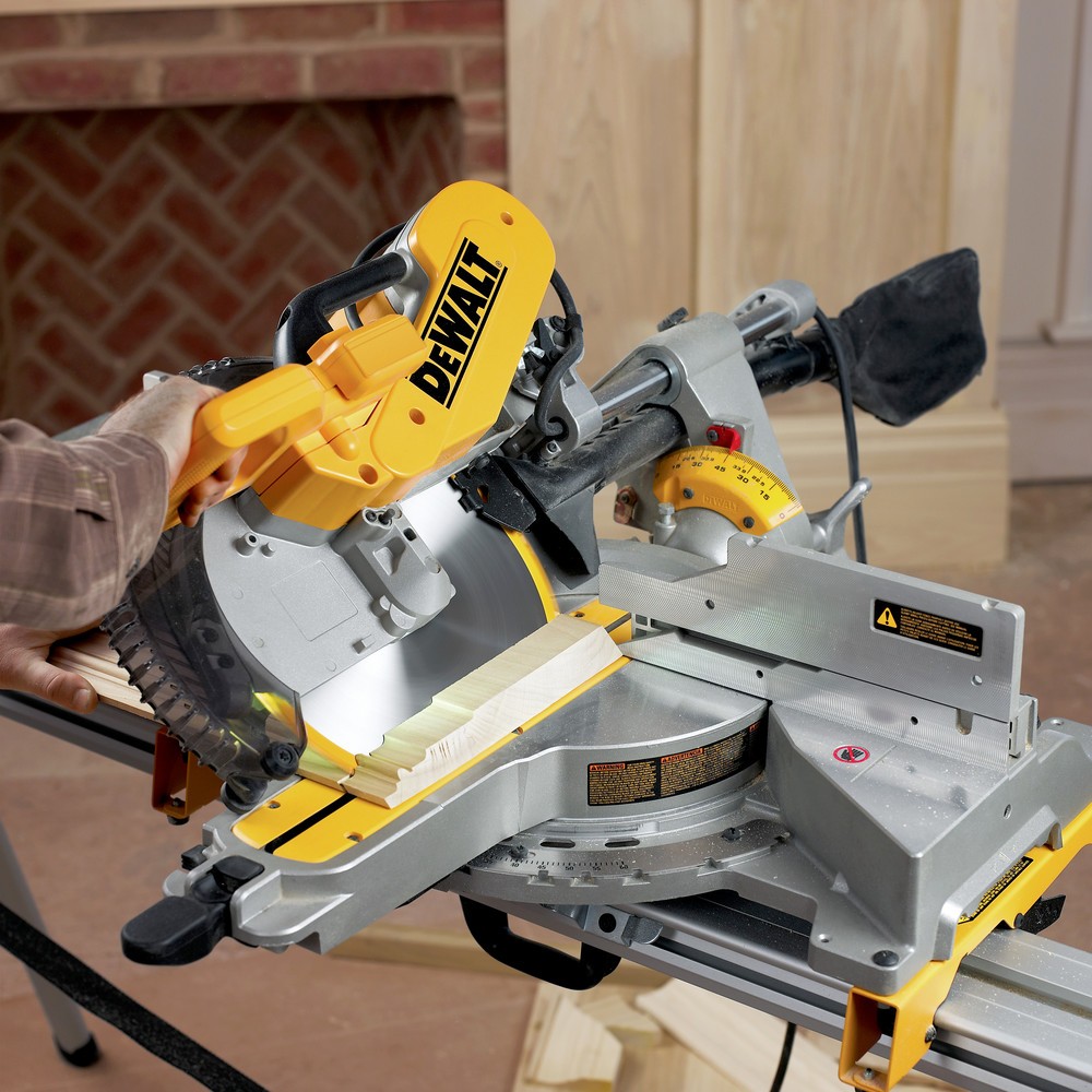 DEWALT DWS779R 15A 2-Bevel 12&Prime; Corded Compound Miter Saw Certified Refurbished