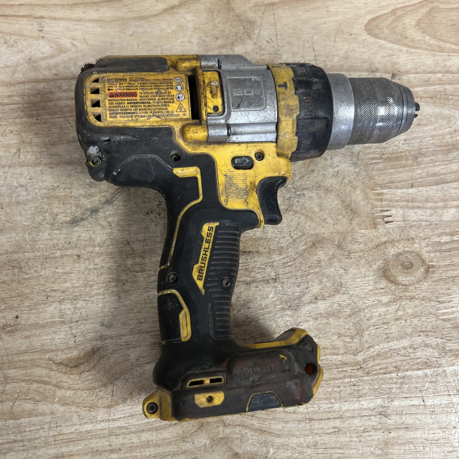 DEWALT 20V DCD999 Cordless 1/2” Hammer Drill/Drill Driver – FOR PARTS OR REPAIR