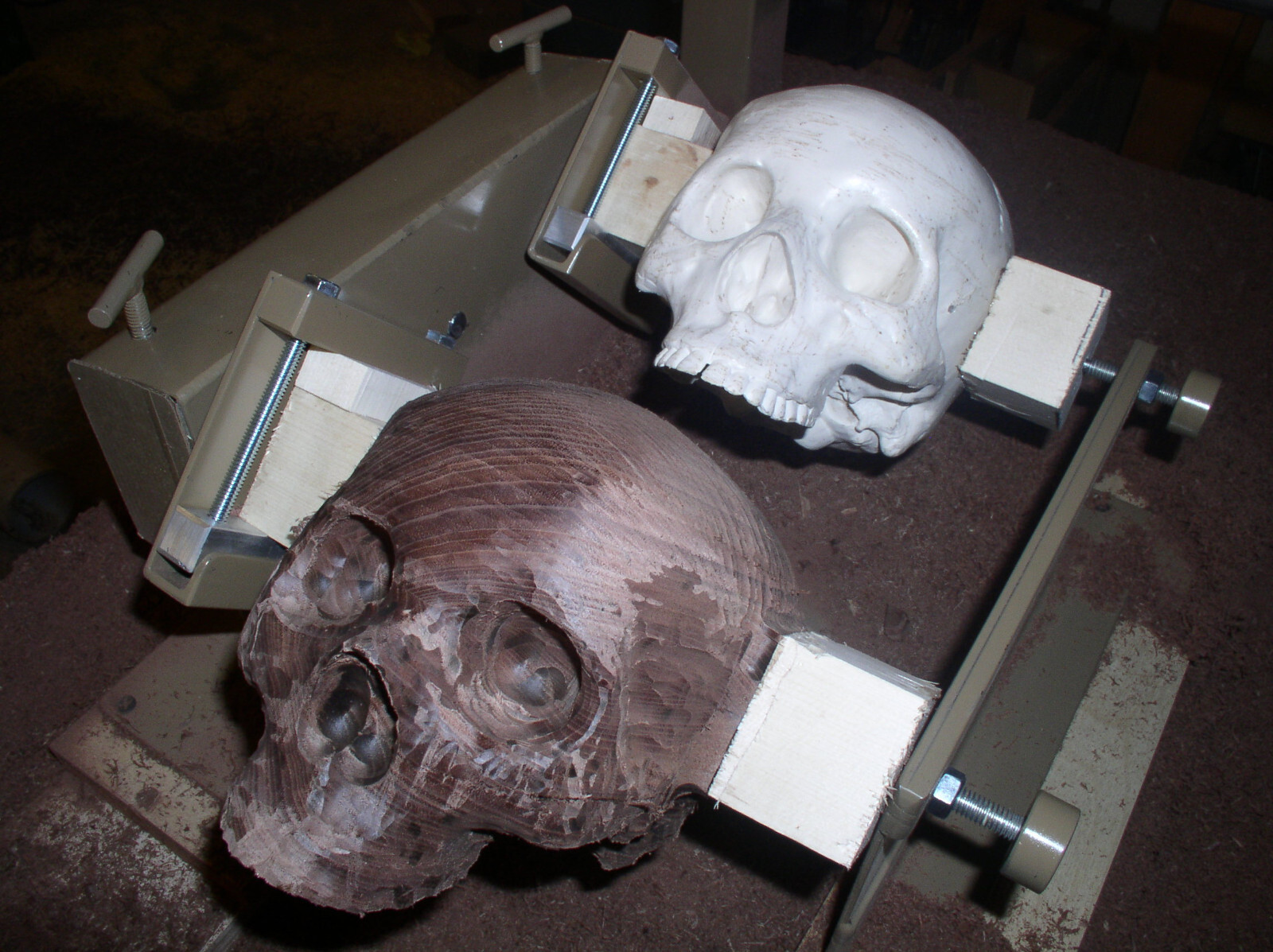 Wood Carving Duplicator- Carves a Precise Duplicate From Any Original Item