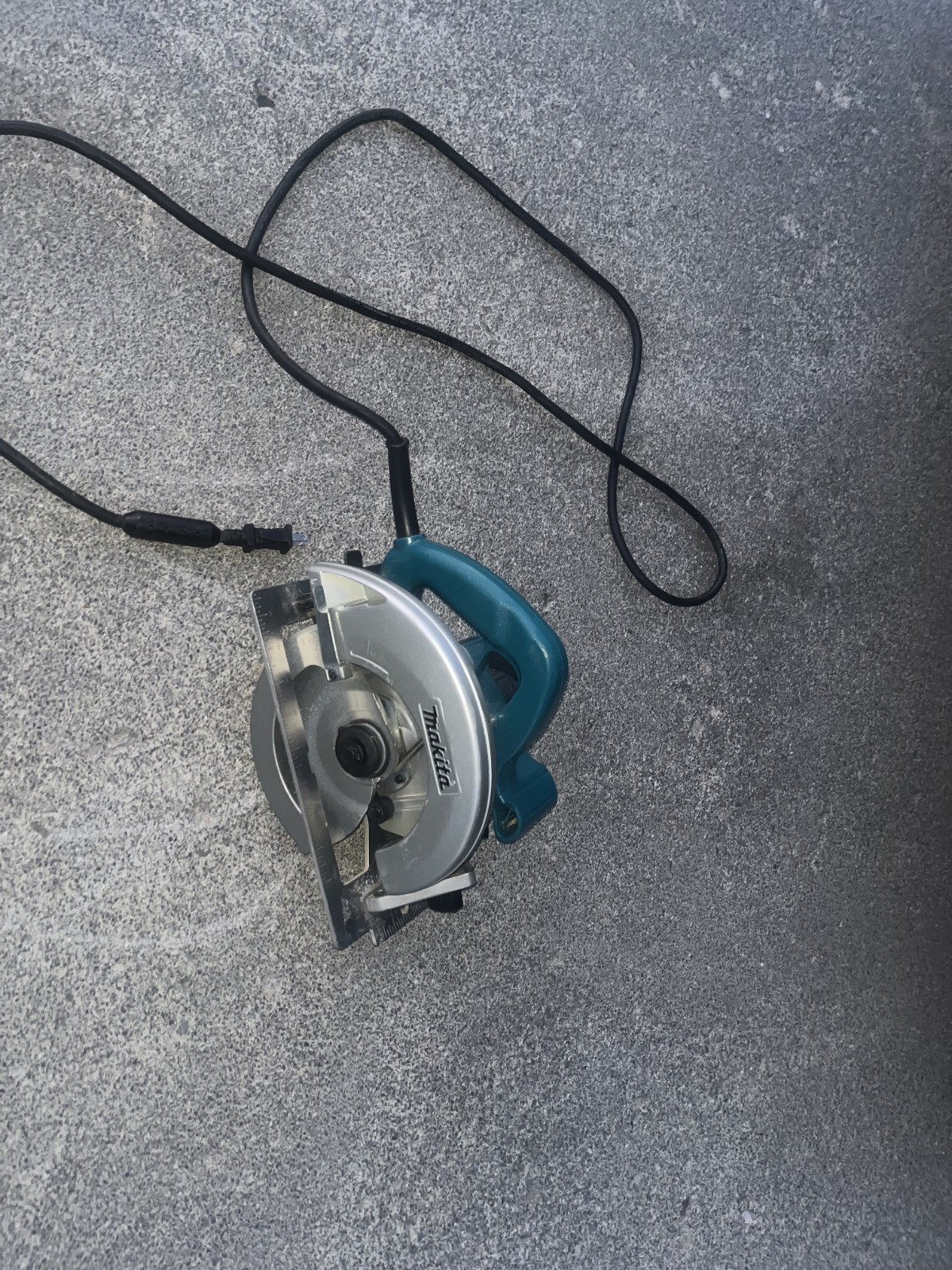 Makita 5007F 7-1/4 in Corded Electric Circular Saw 120V Teal/Silver/Black