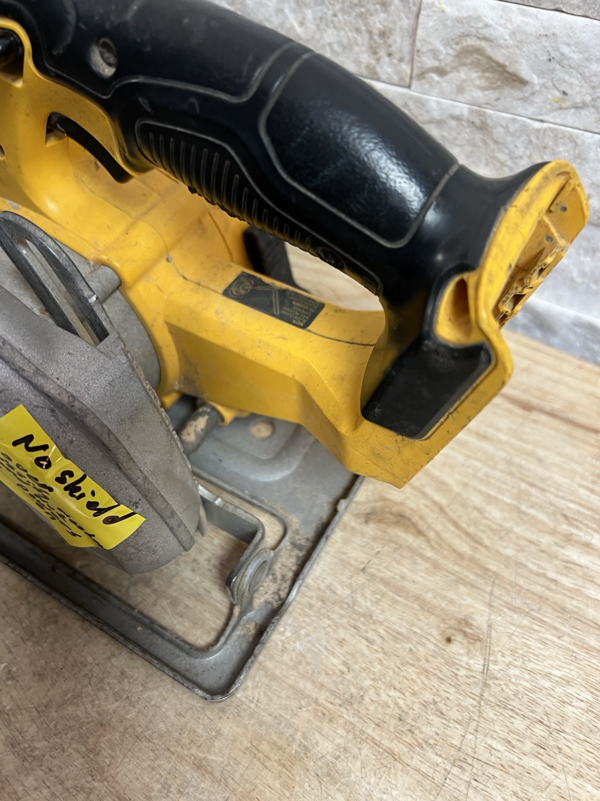 Dewalt DCS393 20V Cordless Battery Circular Saw 6-1/2&Prime; – FOR PARTS OR REPAIR