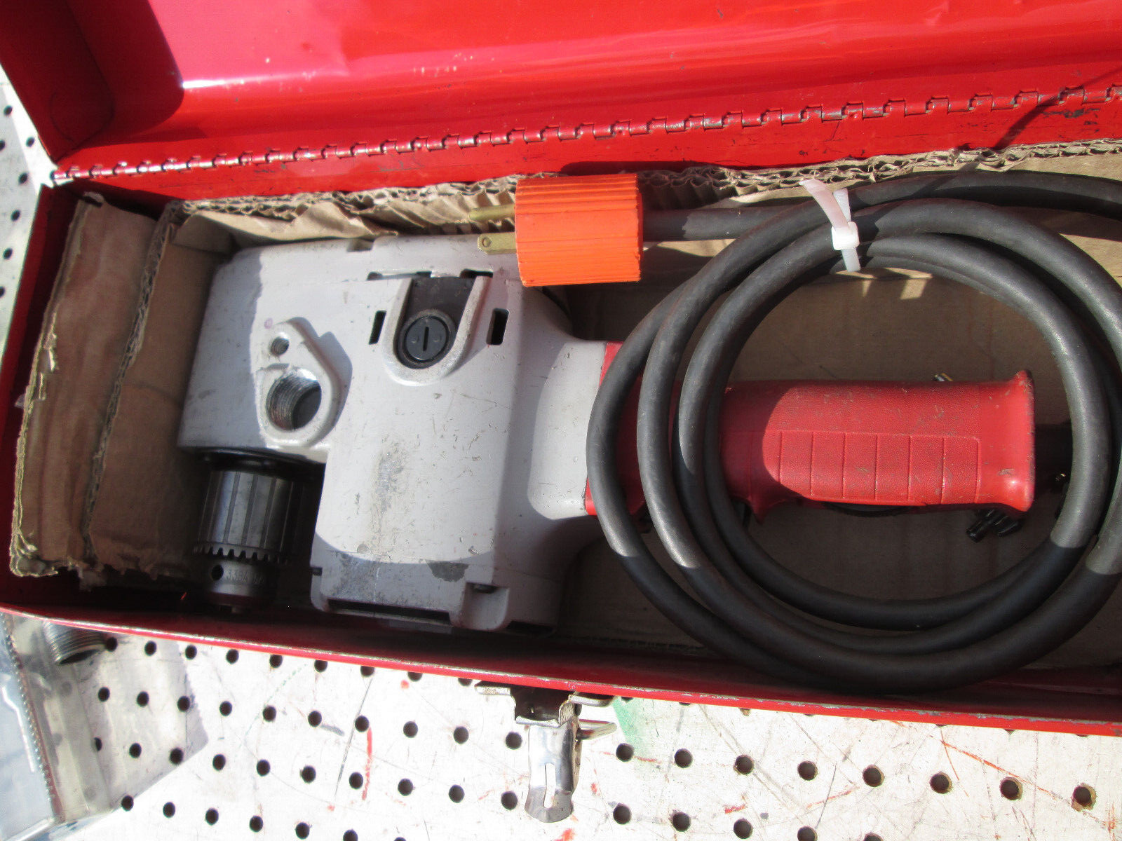 Milwaukee Hole Hawg 1675-1 W/ Case and 1&Prime; bit Extantions