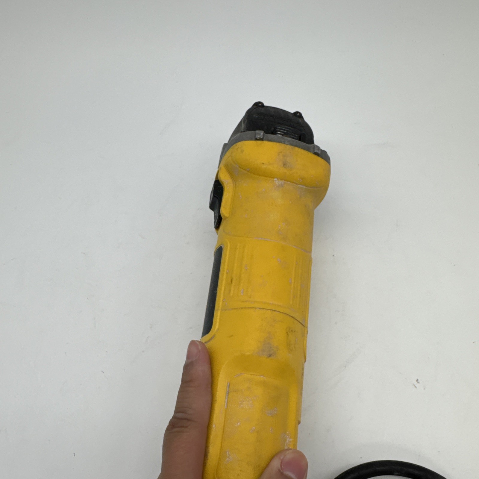 DEWALT DWE4011 18V Angle Grinder N7•
