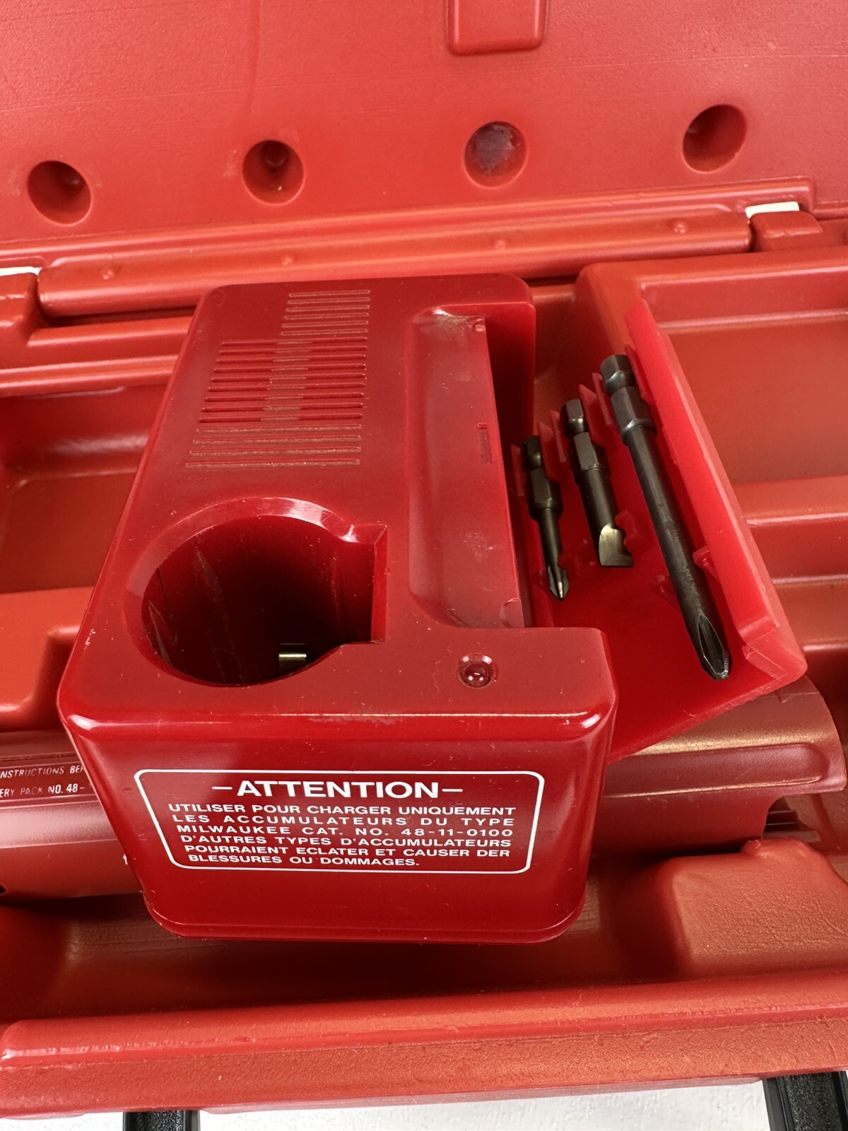 Vtg Milwaukee 6539-1 Cordless Screwdriver w/ Adjustable Clutch And Case.
