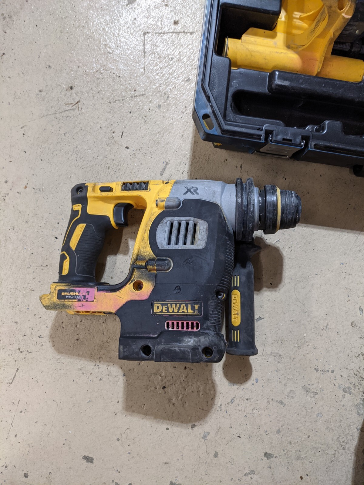 DEWALT DCH273P2 20V Rotary Hammer Kit
