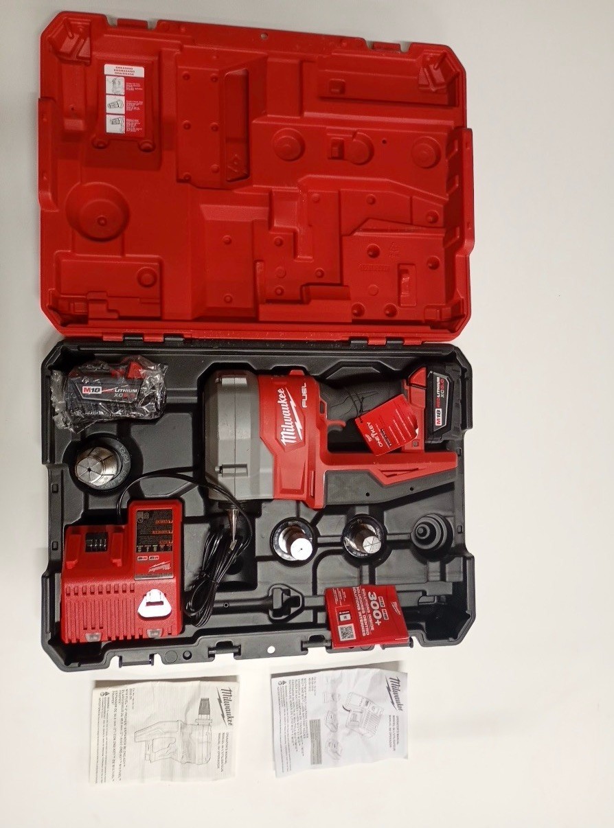 MILWAUKEE 2932-22XC M18 FUEL 2&Prime; ProPEX Expander Kit – 1 1/4&Prime; to 2&Prime; Expander Head