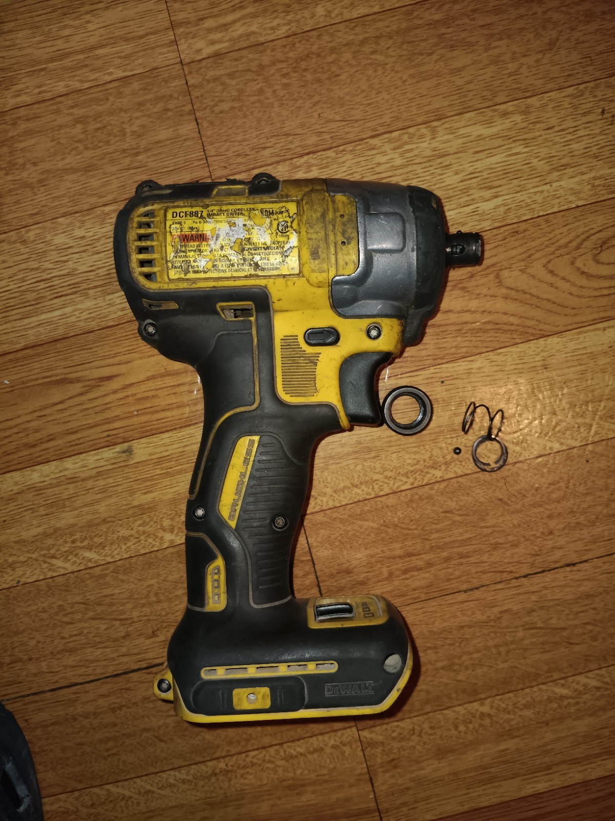 DEWALT XR 20V XR Cordless Brushless Impact Driver DCF887 works READ parts