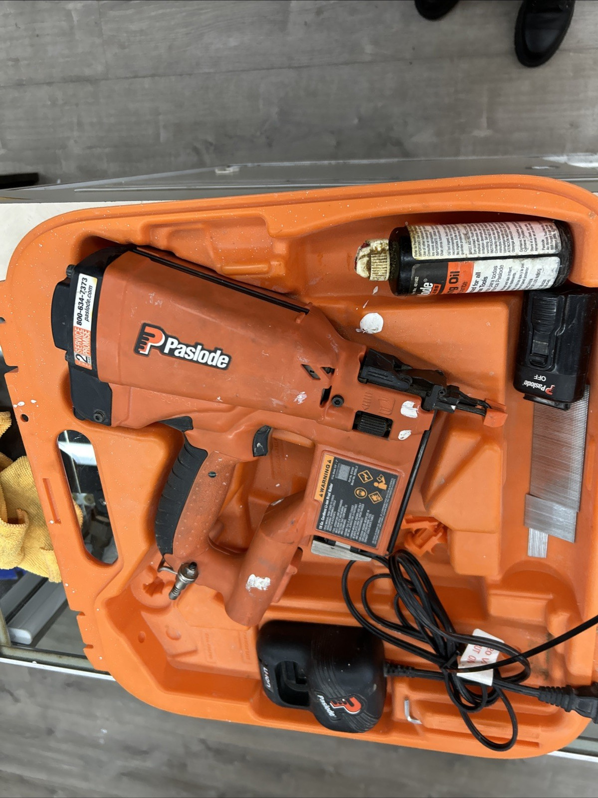 Paslode IM200Li.2 18g Cordless Brad Nailer With Case