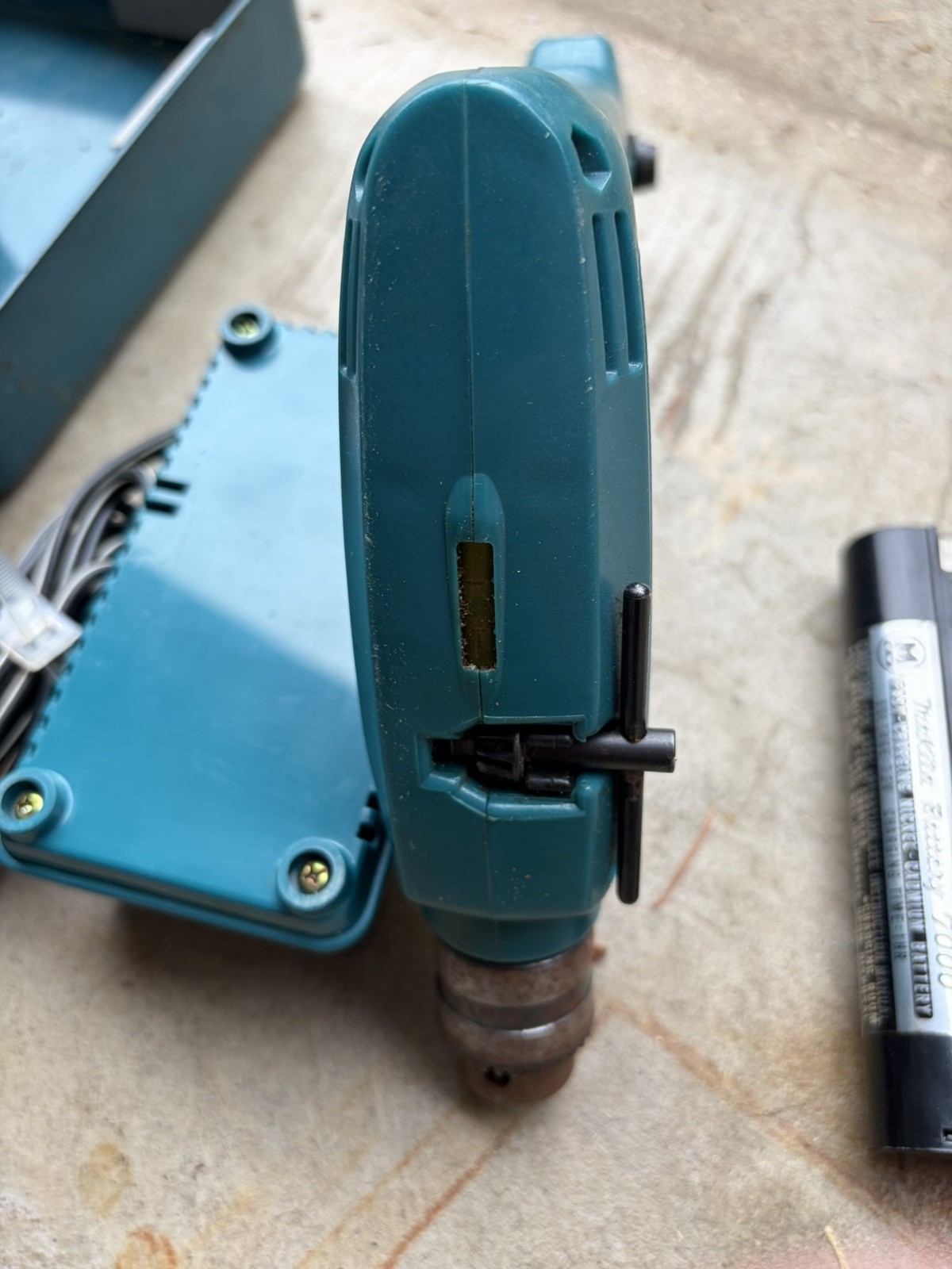 Makita 7.2V Cordless Drill 6071D & Charger DC7100 & Battery (Battery is shot)