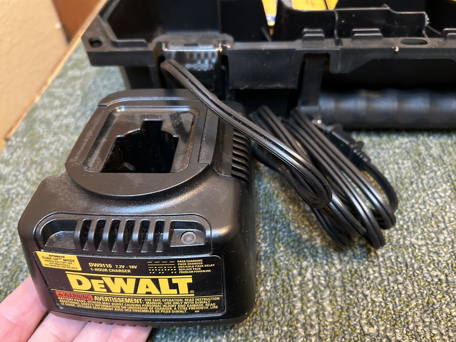 DEWALT 18V DC618 CORDLESS NAIL GUN HARD CASE BATTERY CHARGER NAILS EXCELLENT