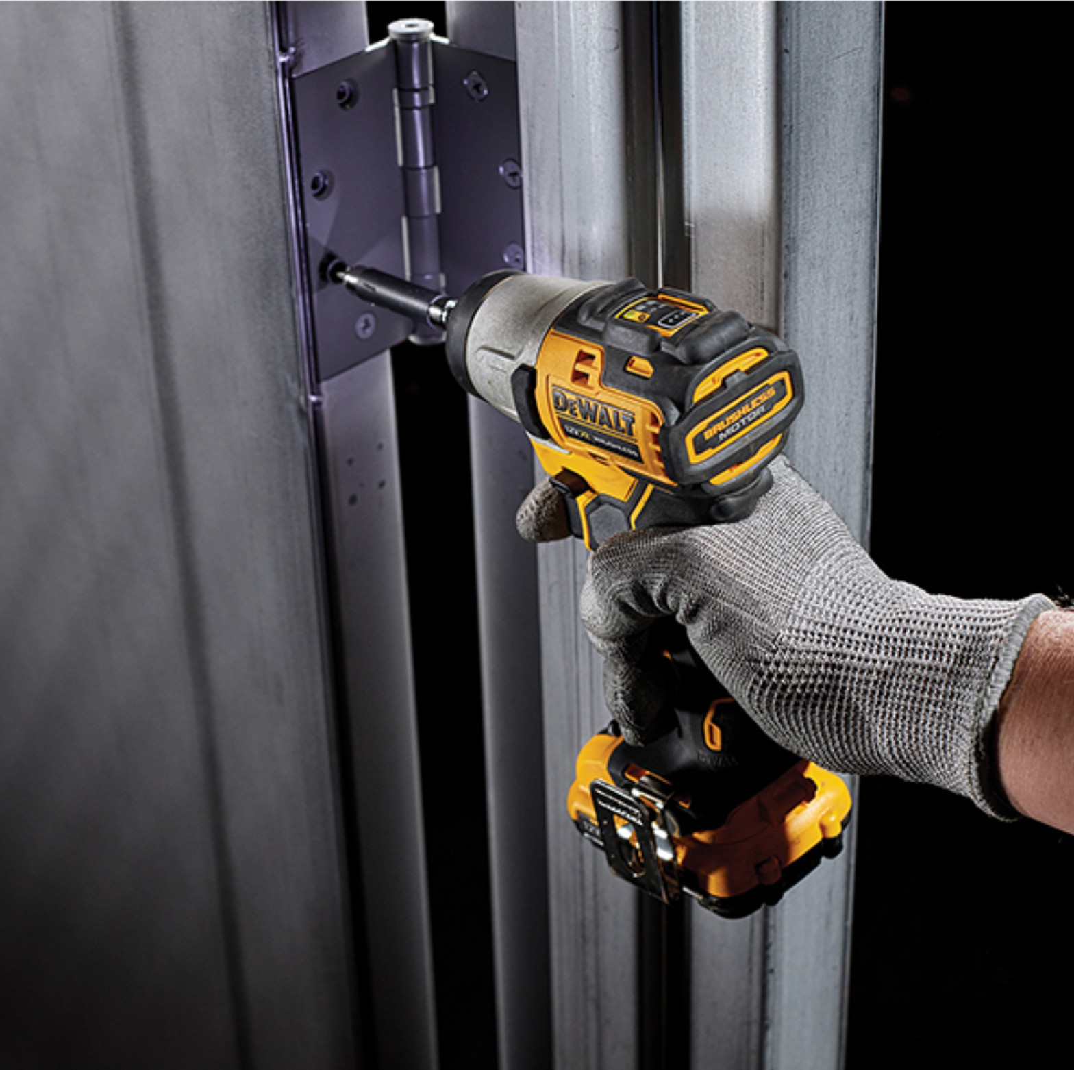DeWalt DCF801 2×2.0Ah BL 12V Max Keyless 6.35mm 2850Rpm 163Nm LED Charger_220V