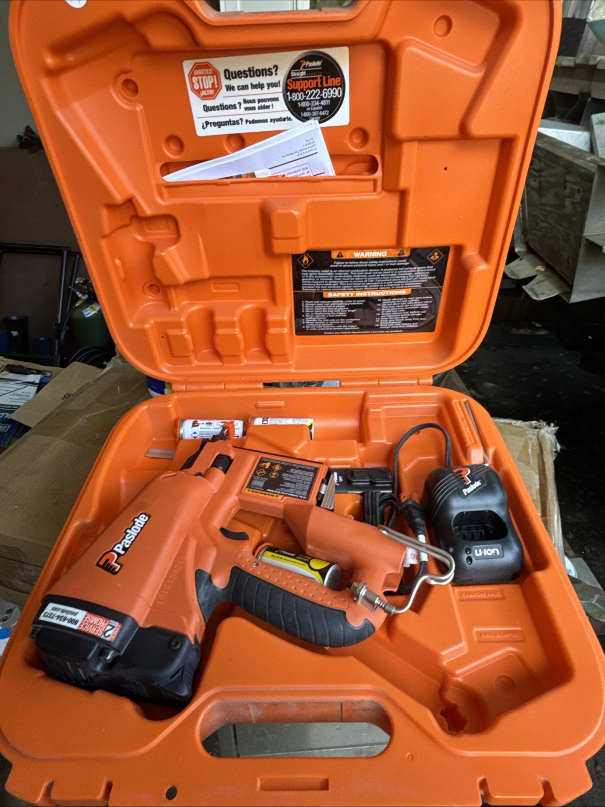 Paslode IM200Li2 18-Gauge Cordless Li-ion Brad Nailer w/ Charger & Battery