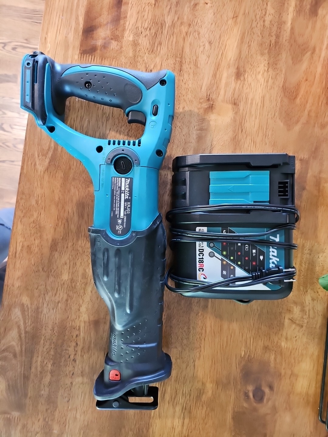 Makita XRJ04Z LXT 18V Lithium Ion Cordless Reciprocating Saw 5.0 Ah Battery Kit