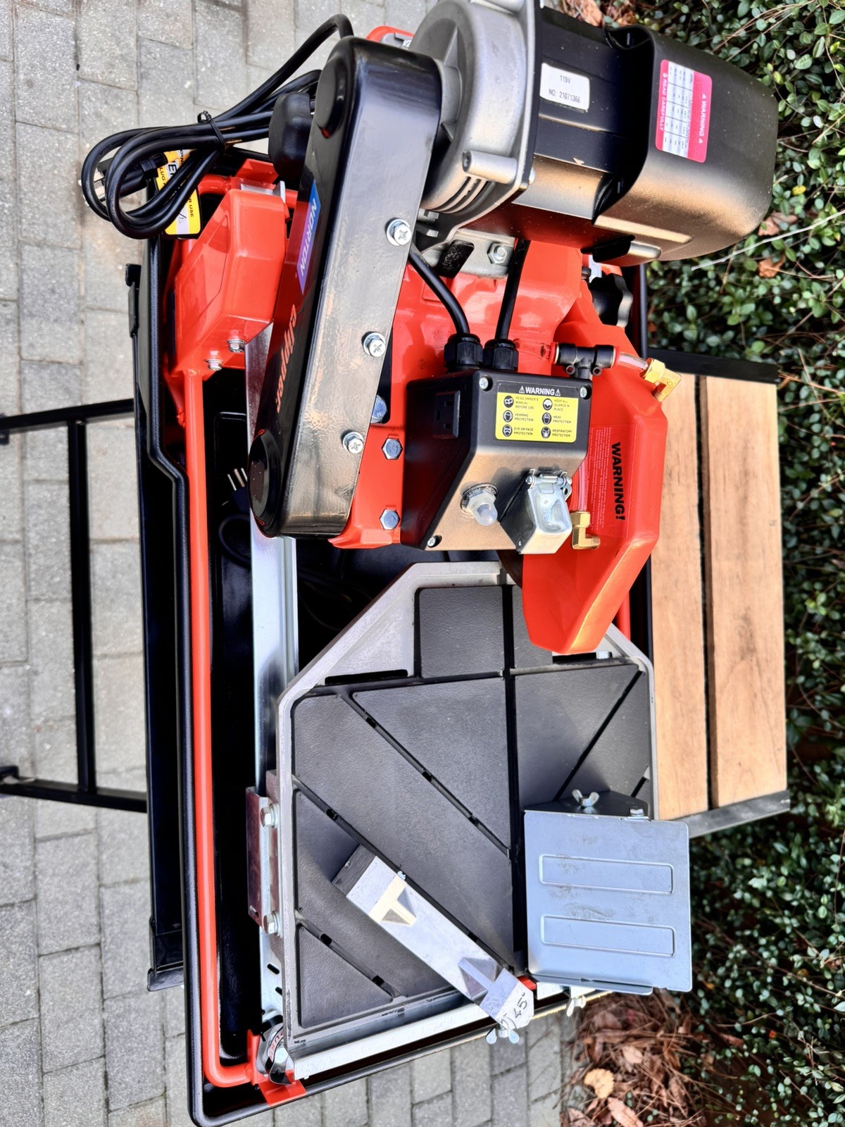 Norton Clipper CTC705 7&Prime; Tile Saw with Premium Stand
