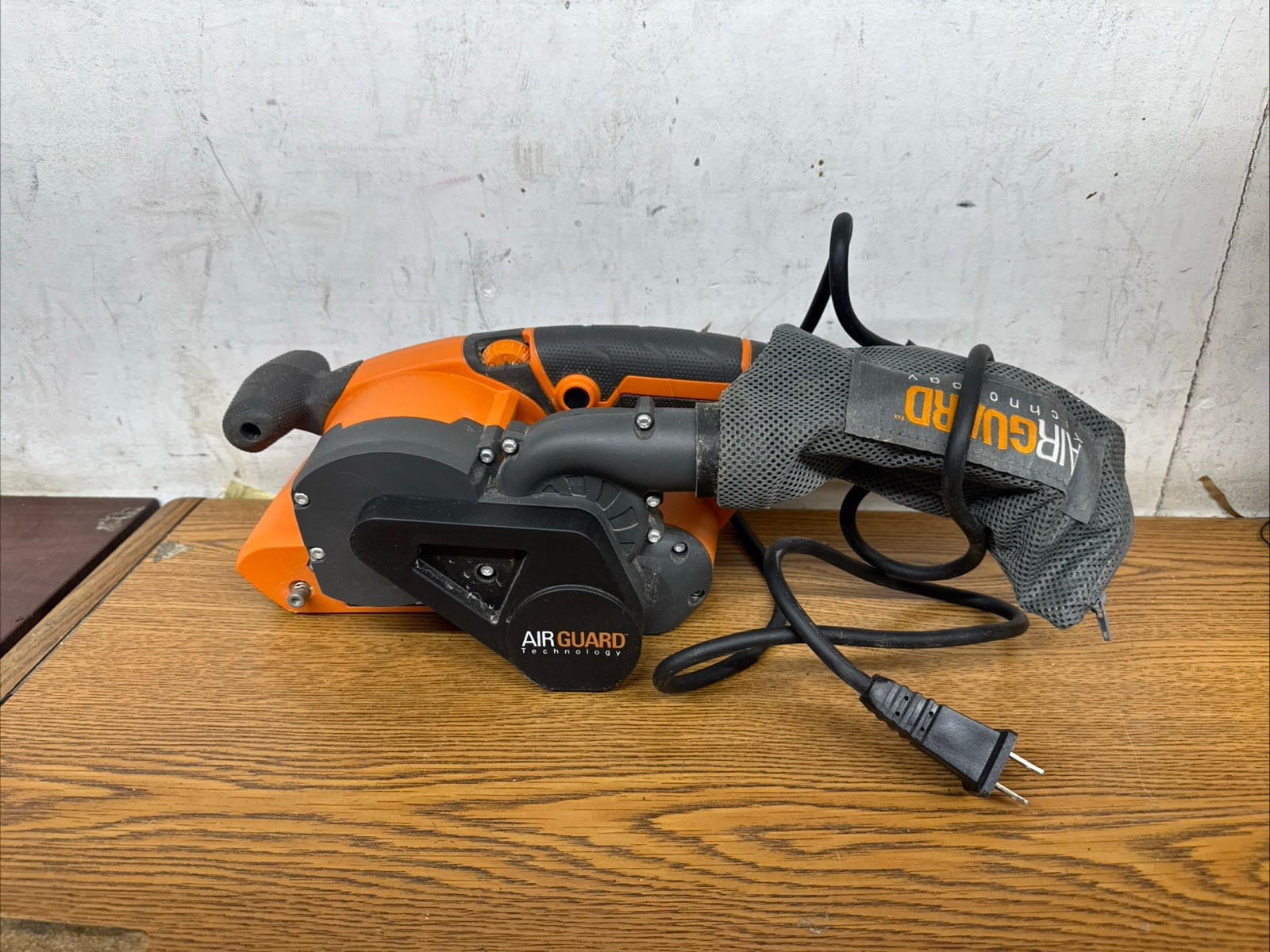 RIDGID 6.5A Corded 3x18in Heavy Duty Variable Speed Belt Sander w/ AIRGUARD Tech