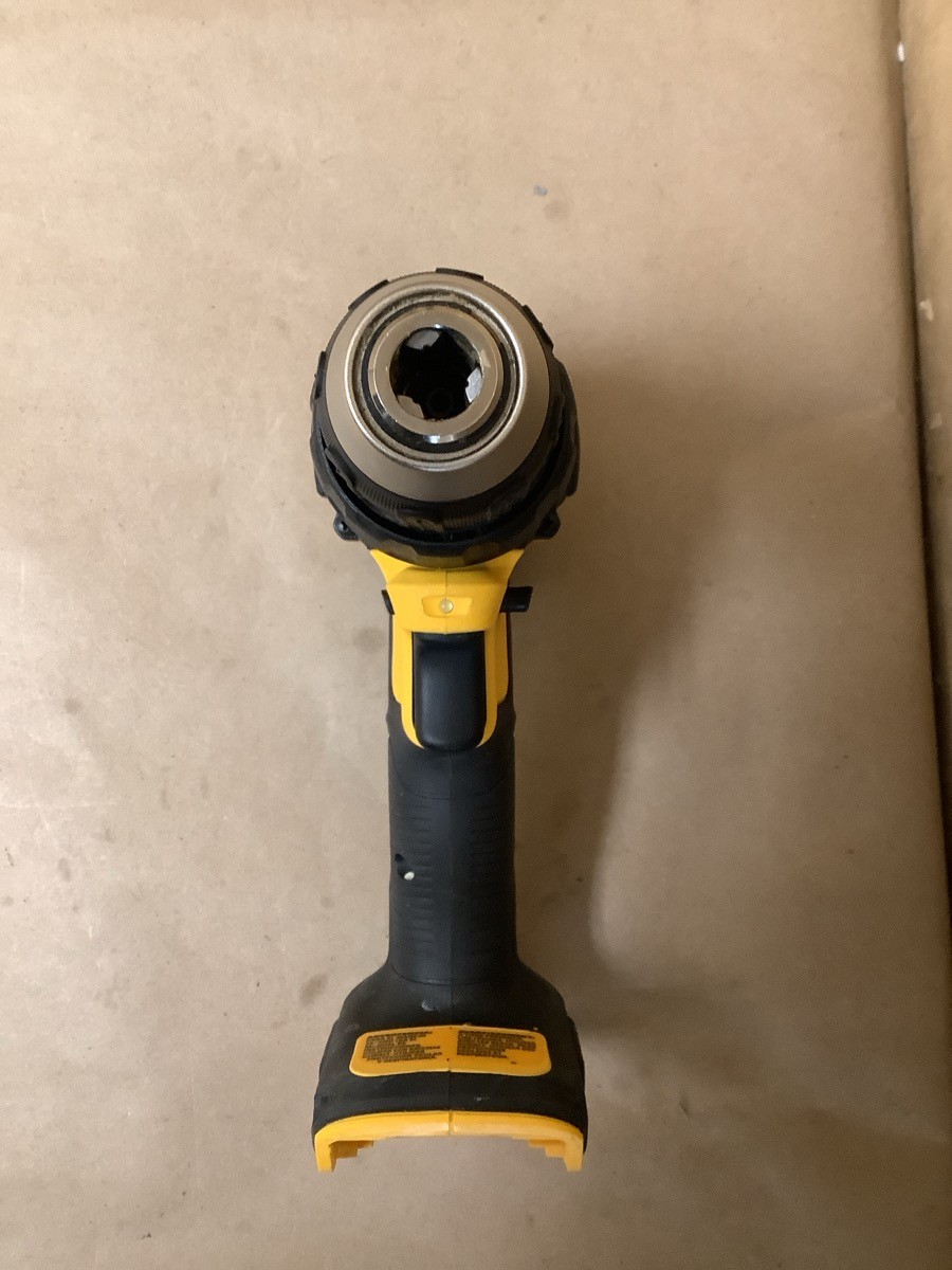 DEWALT DCD777 YELLOW/BLACK 1/2&Prime; DRIVE 20V MAX CORDLESS BRUSHLESS DRI (B42014589)