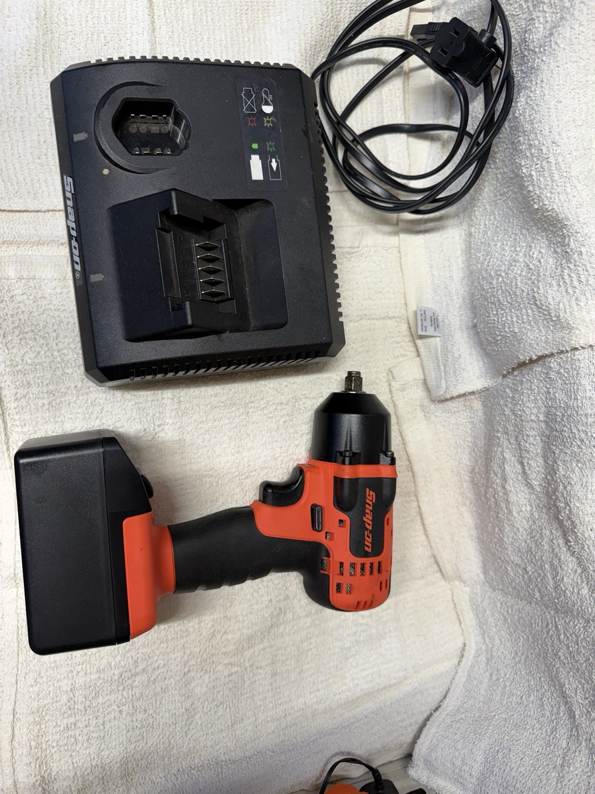 CT8810B Impact Wrench 3/8&Prime; Drive 18V Snap-On, Battery And 14.4-18V Charger