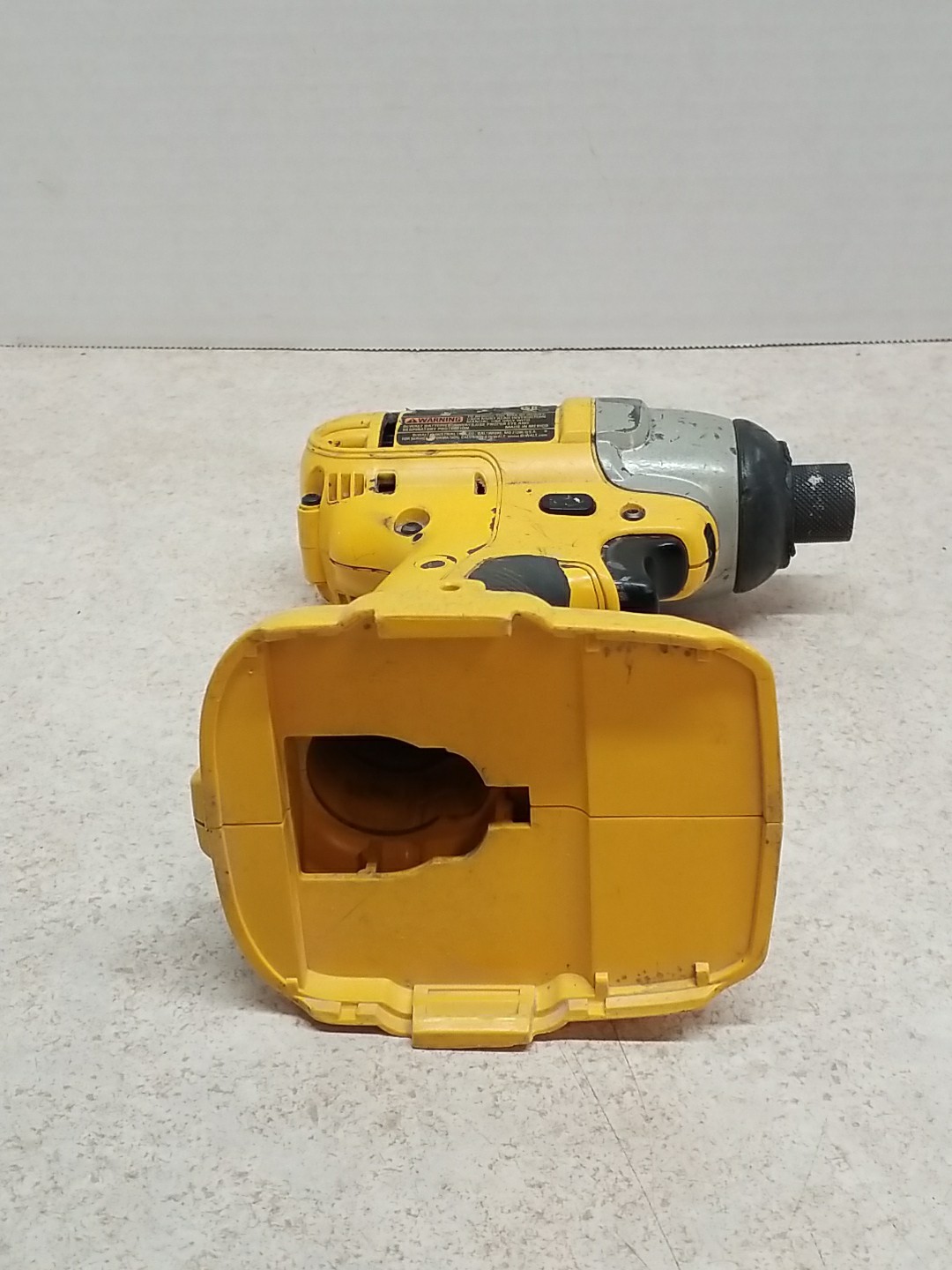 Dewalt DC825 18V 18 Volt Cordless 1/4&Prime; Impact Driver (For Parts/Repair)