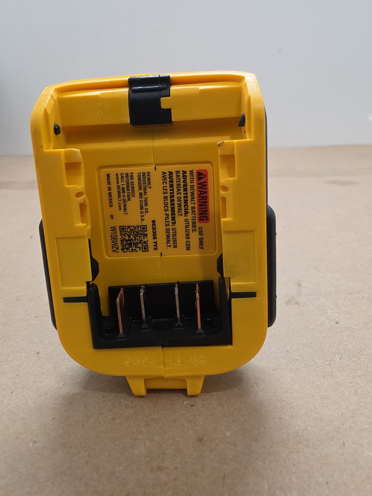 DEWALT DCS356C1 20V MAX Oscillating Multi-Tool w/ battery and charger