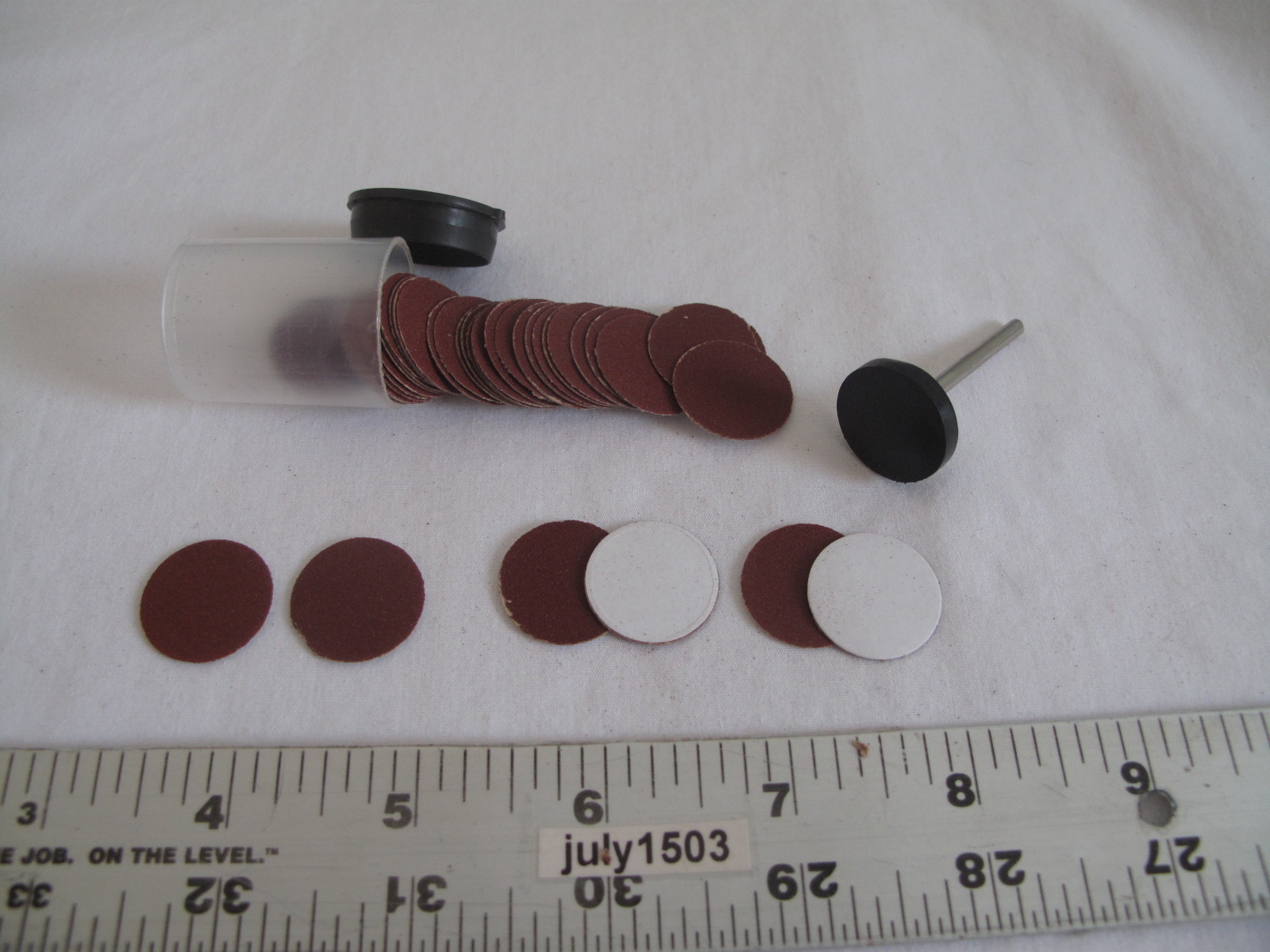 (40) NEW Self-Adhesive 3/4&Prime; Sanding Discs + (1) Rubber Mandrel for Dremel (BL)