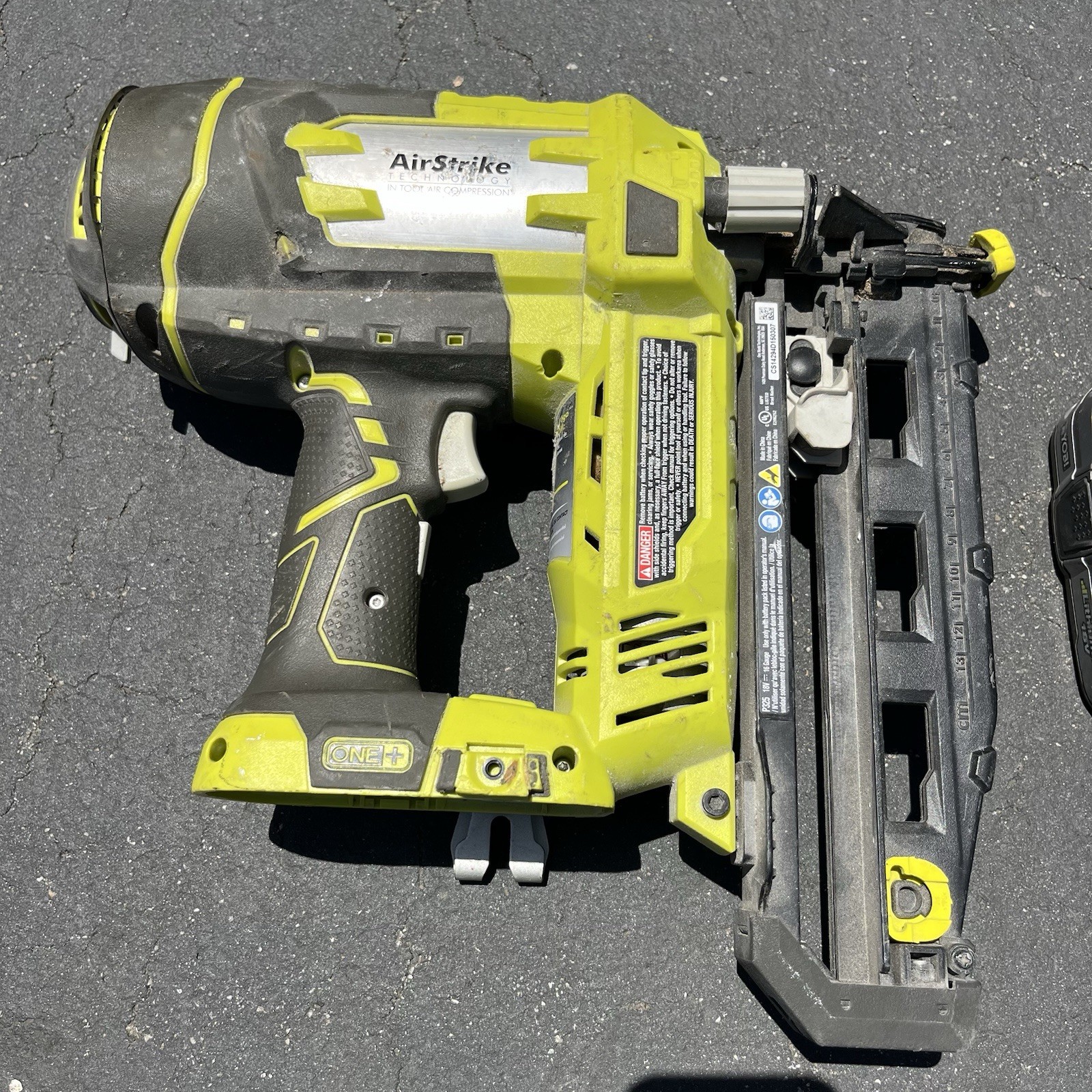 Ryobi P325 18V One+ AirStrike Cordless Finish Nailer with 18V Battery