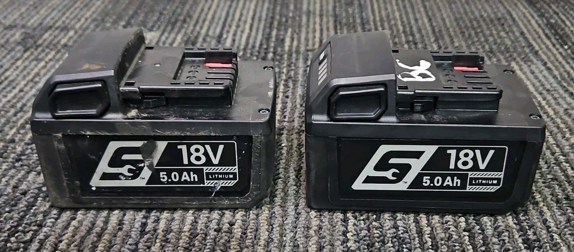 Snap-On Tools CT9080 1/2&Prime; (13mm) Impact Wrench + (2) 5.0 Ah Batteries & Charger