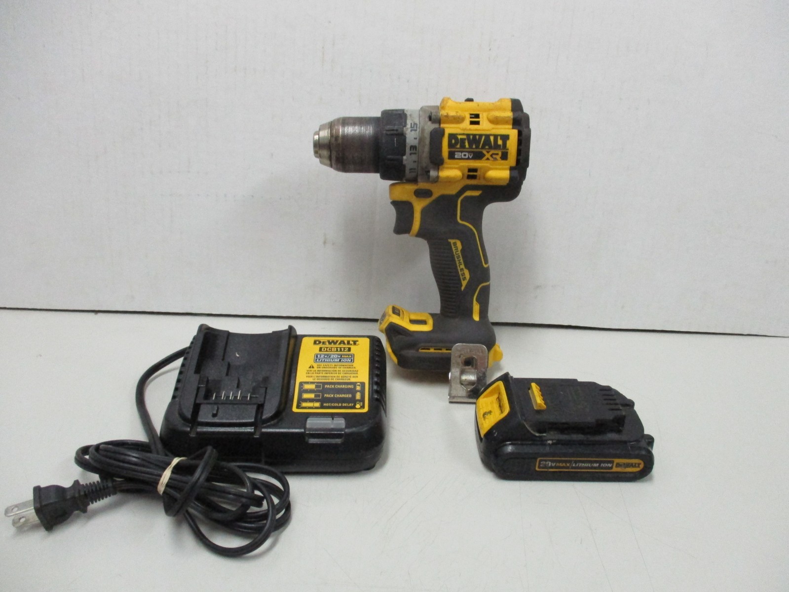 DeWALT DCD800 1/2&Prime; Cordless Drill Driver w/20v Max Lith Ion Battery & Charger