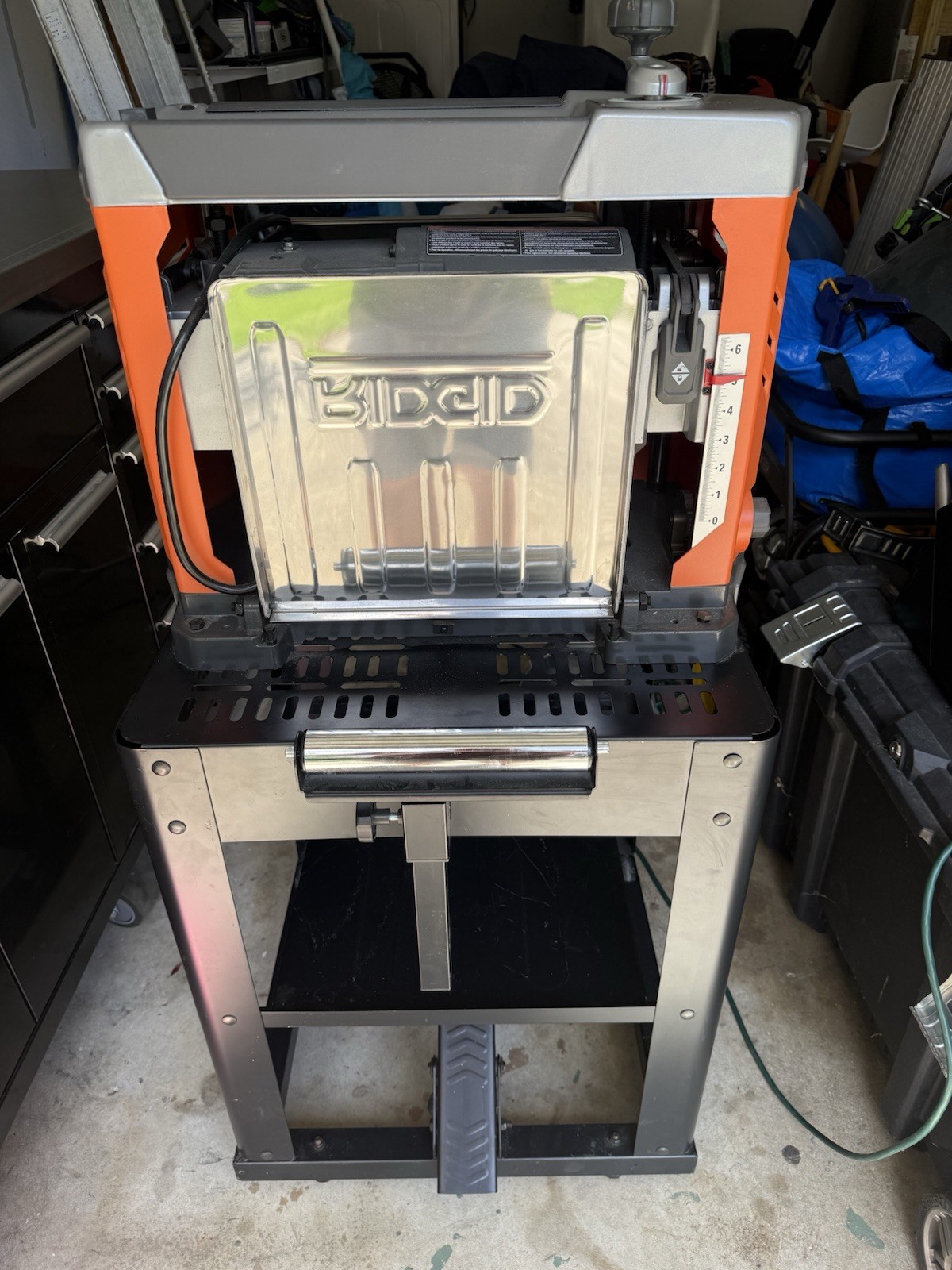 RIDGID 15 AMP 13” THICKNESS CORDED PLANER AND WEN MULTI-PURPOSE ROLLING STAND