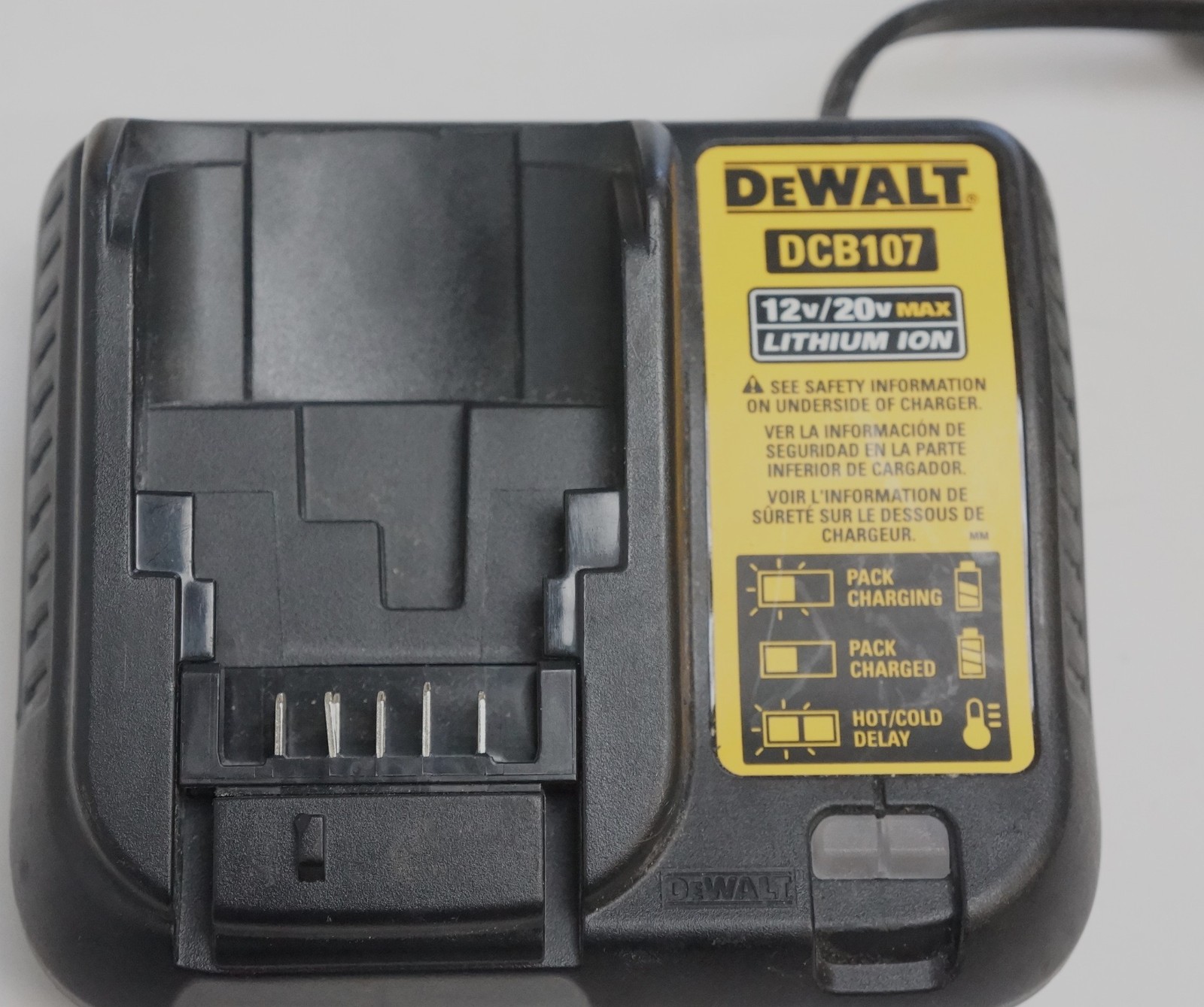 DeWalt DCD780 20V MAX 1/2&Prime; Cordless Drill Driver Kit w/ 4Ah Battery Charger