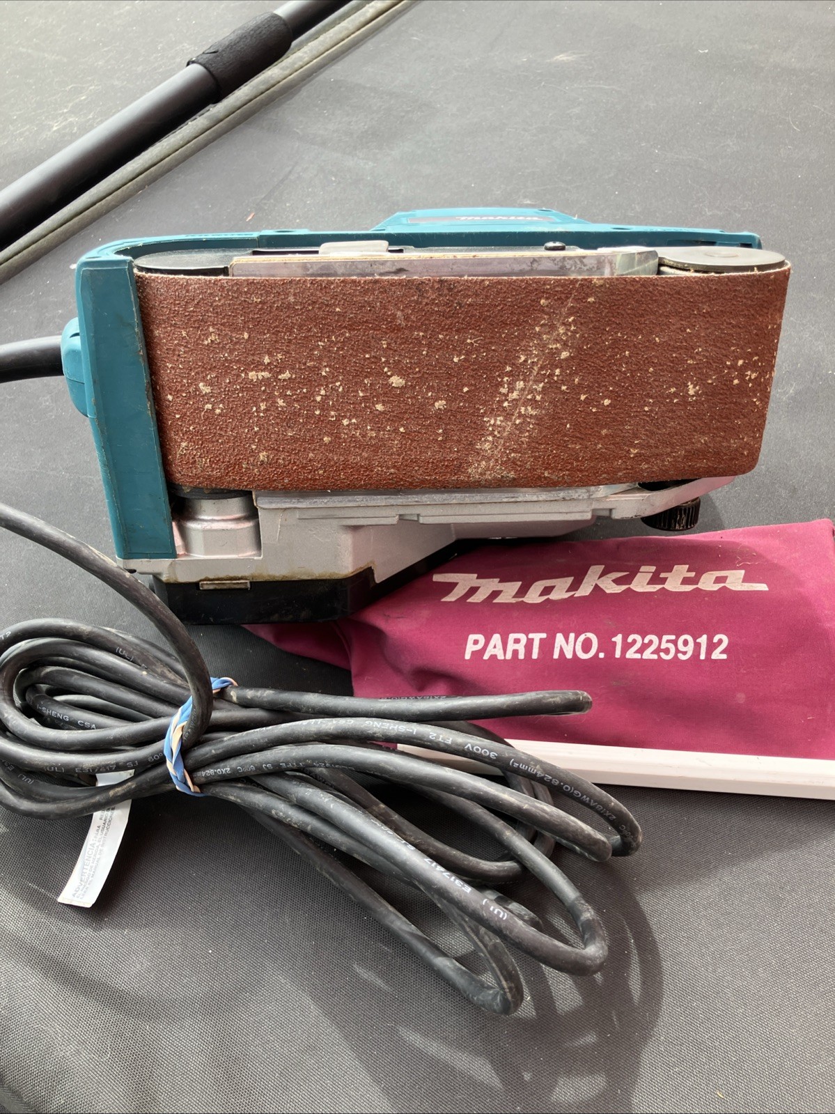 Makita 9903 3&Prime; x 21&Prime; Belt Sander 8.8 AMP Variable Speed with Makita bag