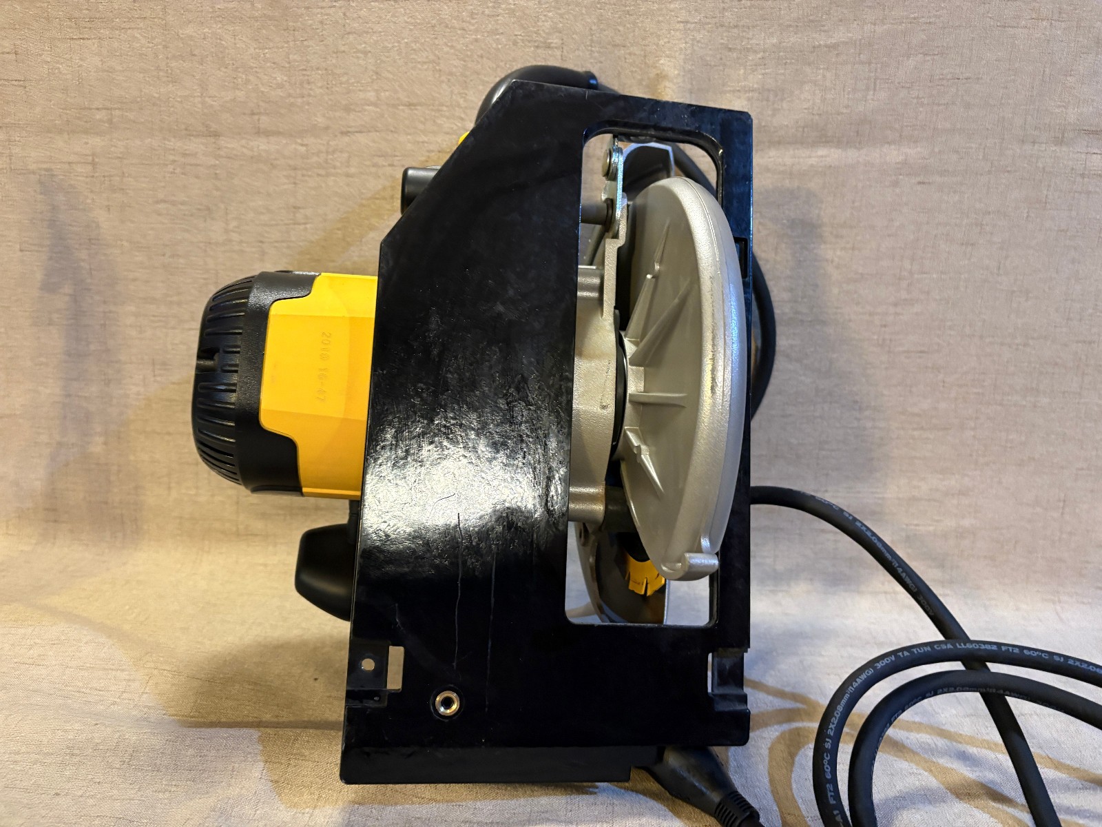 DeWalt DW369 7-1/4&Prime; Corded Circular Saw – Heavy Duty 15 Amp 5800 RPM