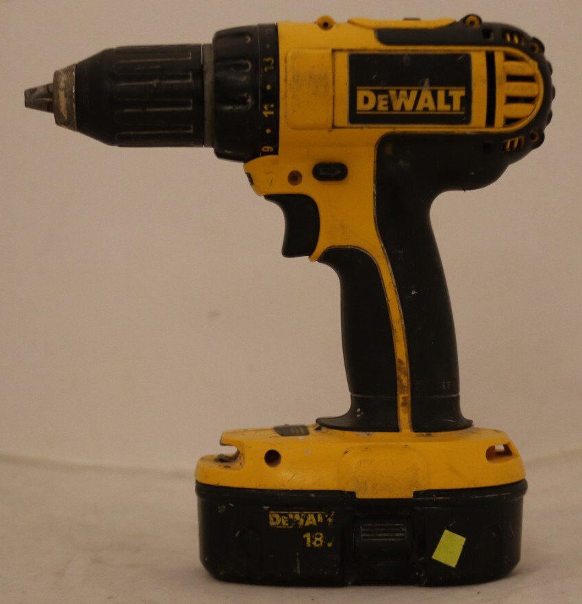 (DC720) DeWalt 18V Cordless 1/2&Prime; » Drill/Driver W/ dc9099 battery
