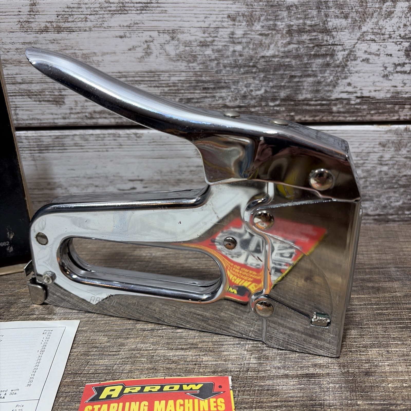 VINTAGE Arrow HEAVY DUTY Hand Staple Gun Tacker Model T-50 with original box