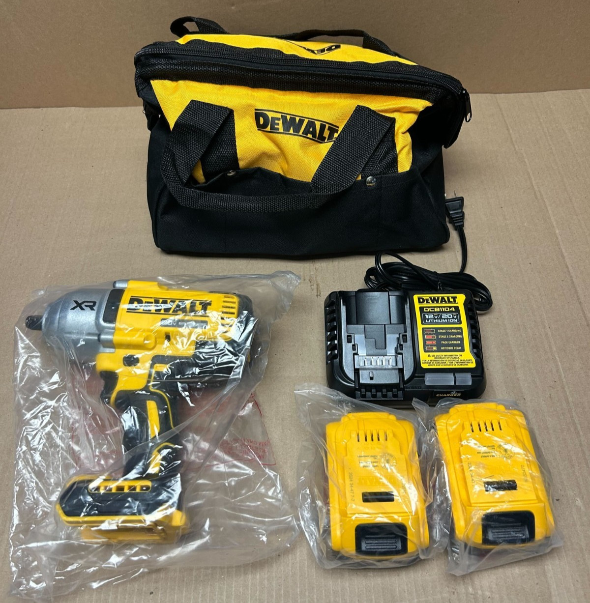 [Open-Box] (DCF900P2) DEWALT20V MAX XR High Torque Impact Wrench Hog Ring Kit