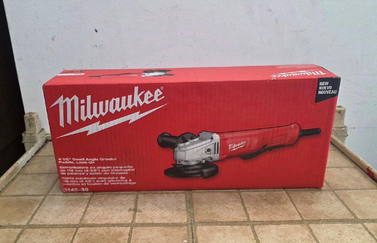 Milwaukee Tool 6142-30 11-Amp Corded 4-1/2&Prime; Small Angle Grinder W/Lock-On – NEW
