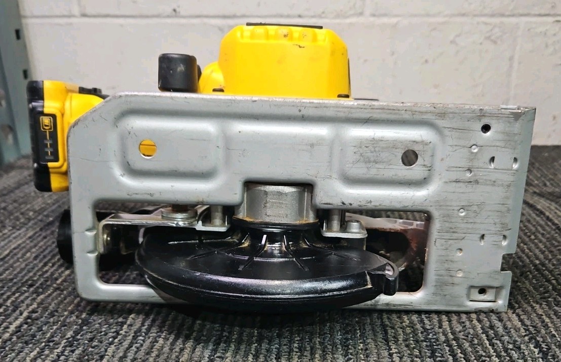 DeWalt Tools DCS566 6-1/2&Prime; (165mm) 20V Cordless Circular Saw + 2.0Ah Battery
