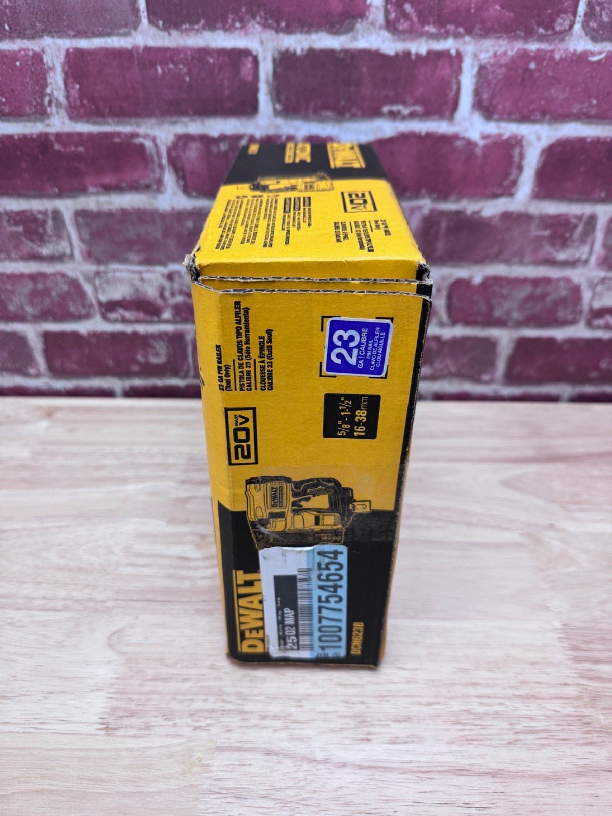NEW (DCN623B) DeWalt 20V MAX* Brushless Cordless 23GA Pin Nailer- Tool Only
