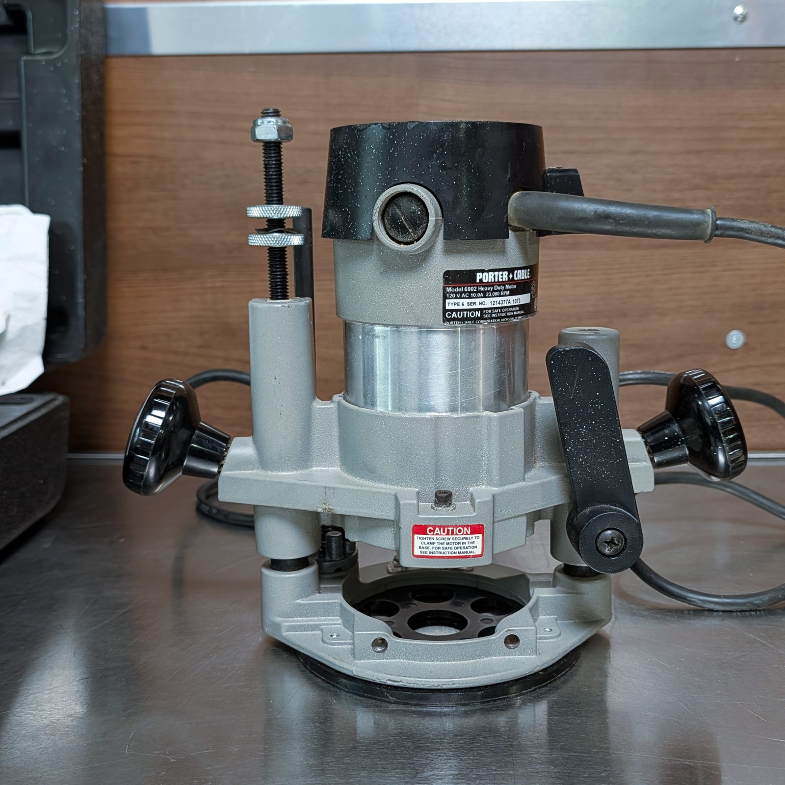 Porter Cable 6902 Heavy Duty Router w/ 1001 fixed base 6931 plunge base & case